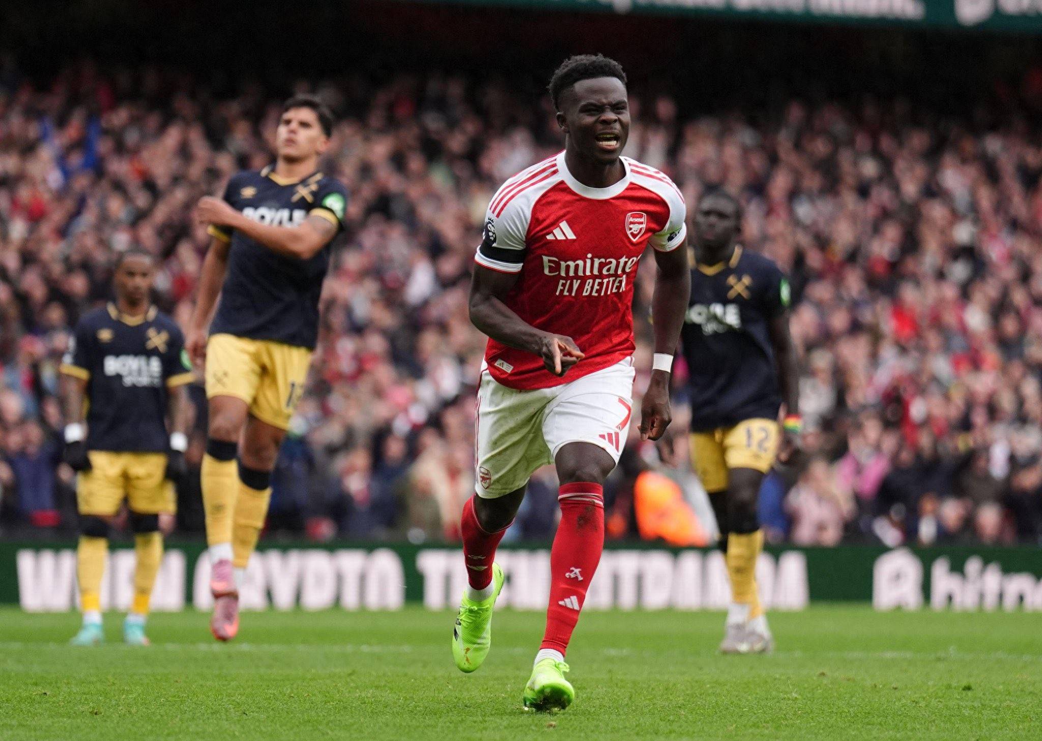 集结日中超传出新动向，西汉姆豪取连胜，管理层表态——更衣室稳定，更衣室氛围转暖的简单介绍