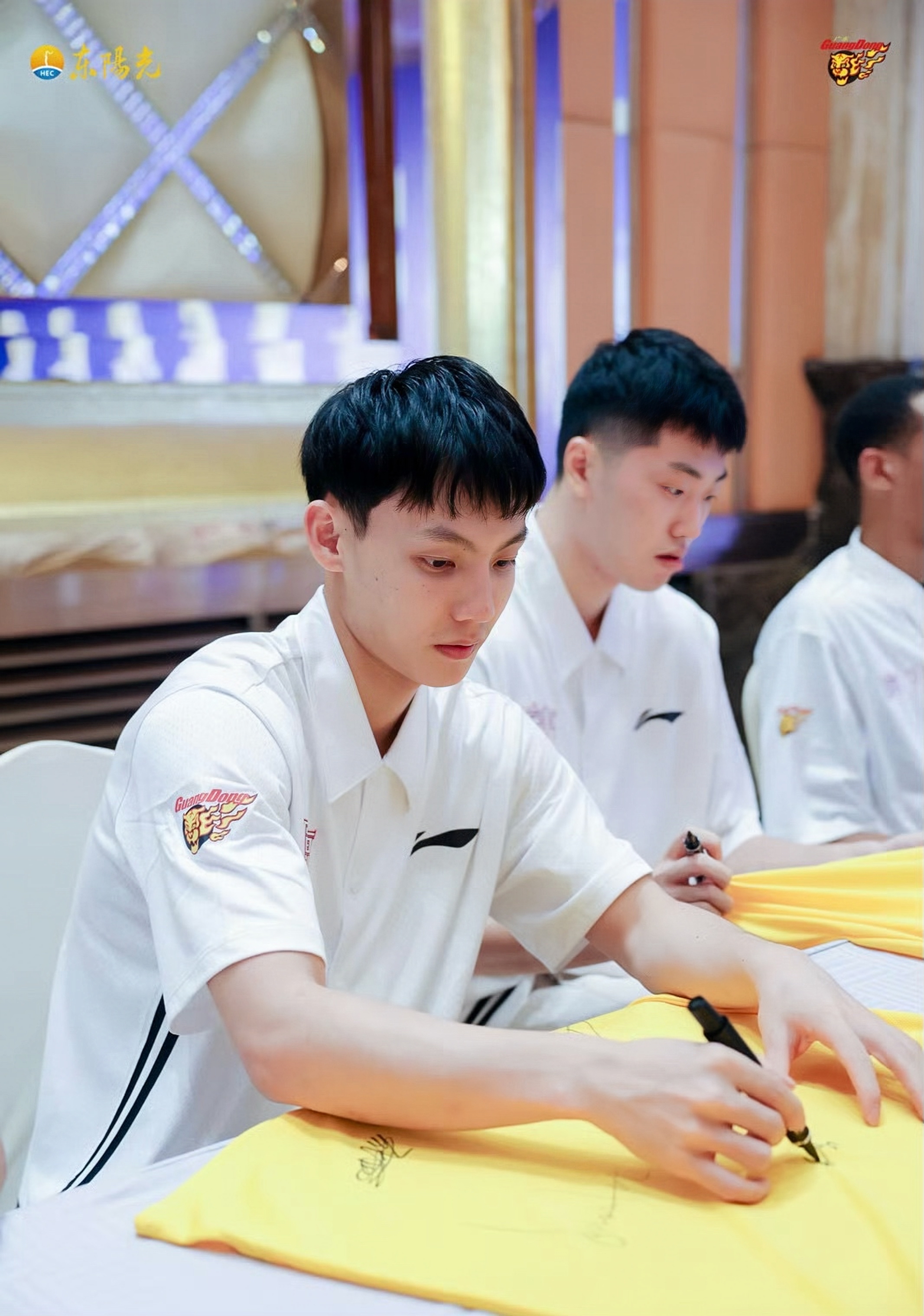 开元最新网址关于广东宏远训练开放日，赛前战术微调引欢呼，CBA常规赛在即，阵容厚度经受考验的信息